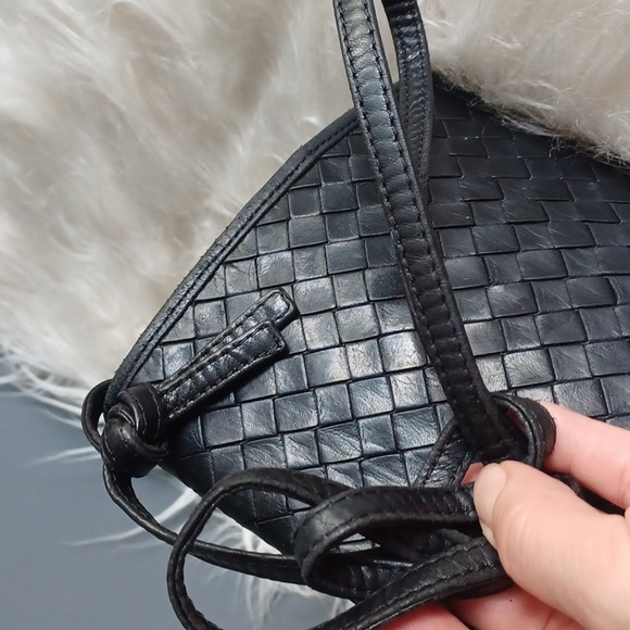 Bottega Veneta Black Woven Crossbody - Picture 9 of 16